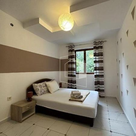Alex Guesthouse Cattaro Esterno foto