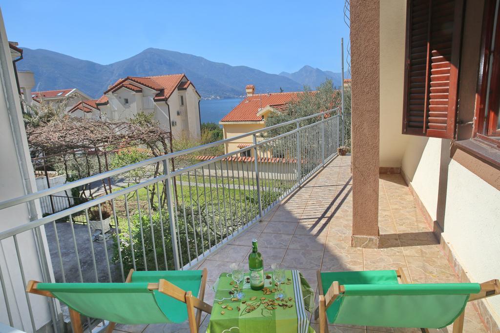 Alex Guesthouse Cattaro Esterno foto