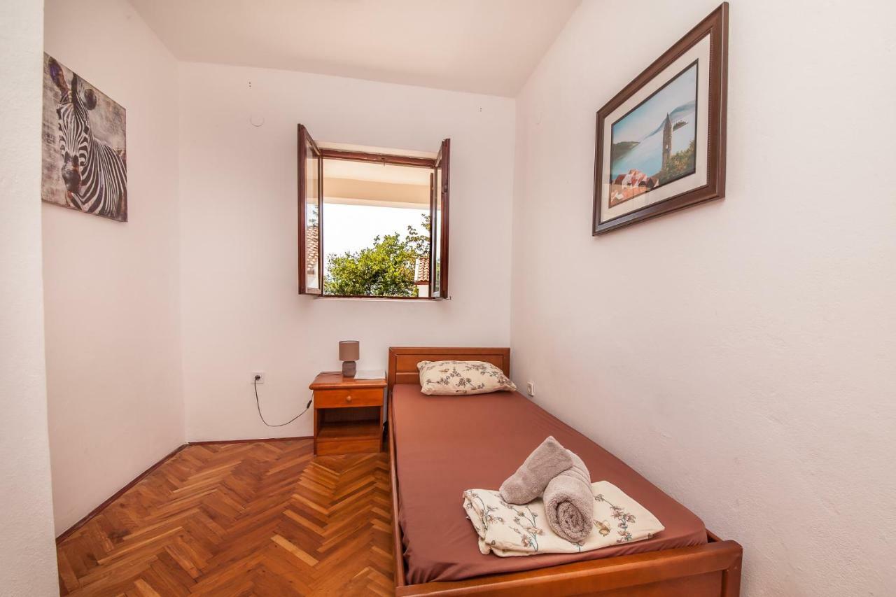 Alex Guesthouse Cattaro Esterno foto