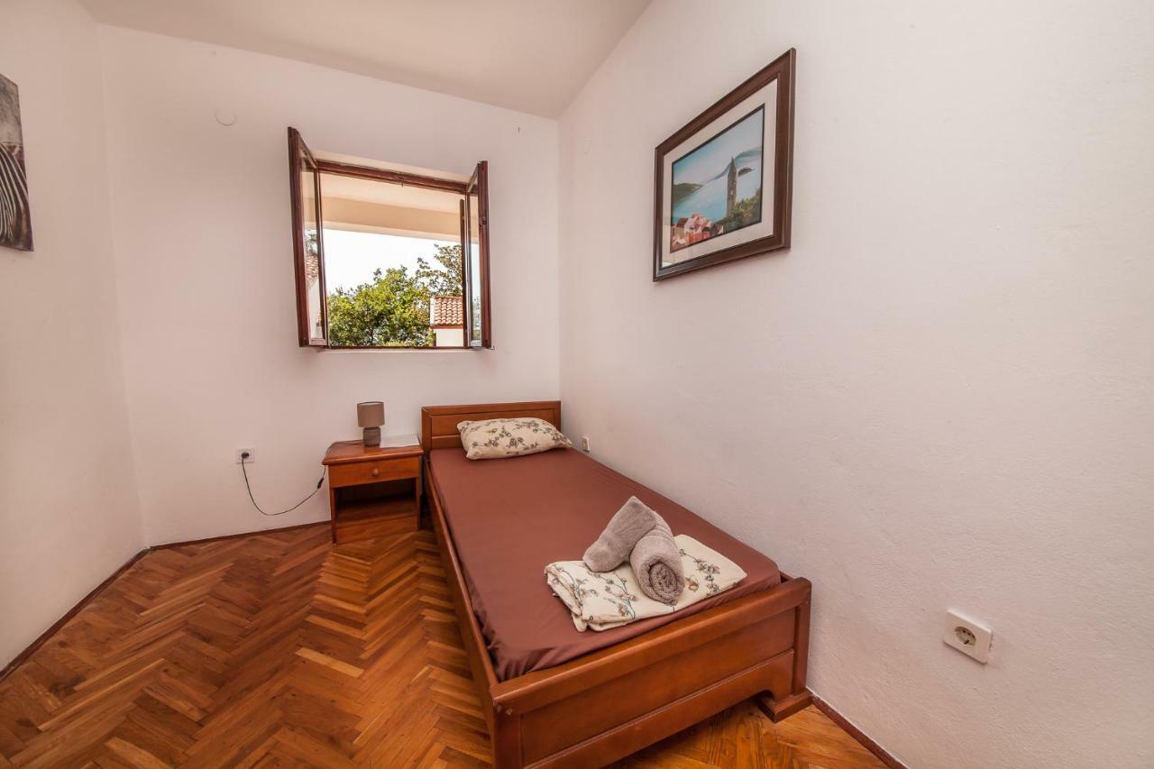 Alex Guesthouse Cattaro Esterno foto