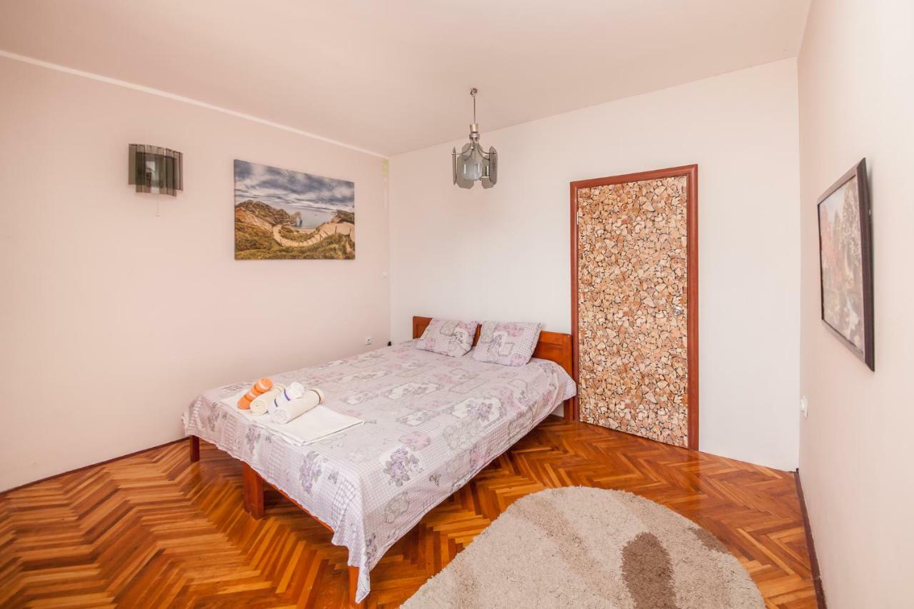Alex Guesthouse Cattaro Esterno foto