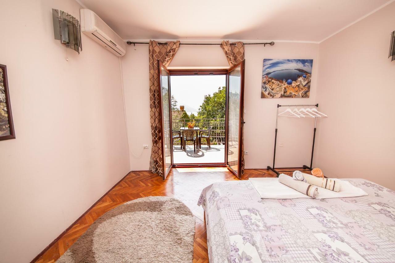 Alex Guesthouse Cattaro Esterno foto