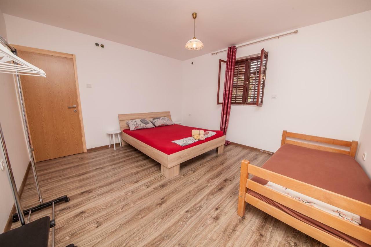 Alex Guesthouse Cattaro Esterno foto