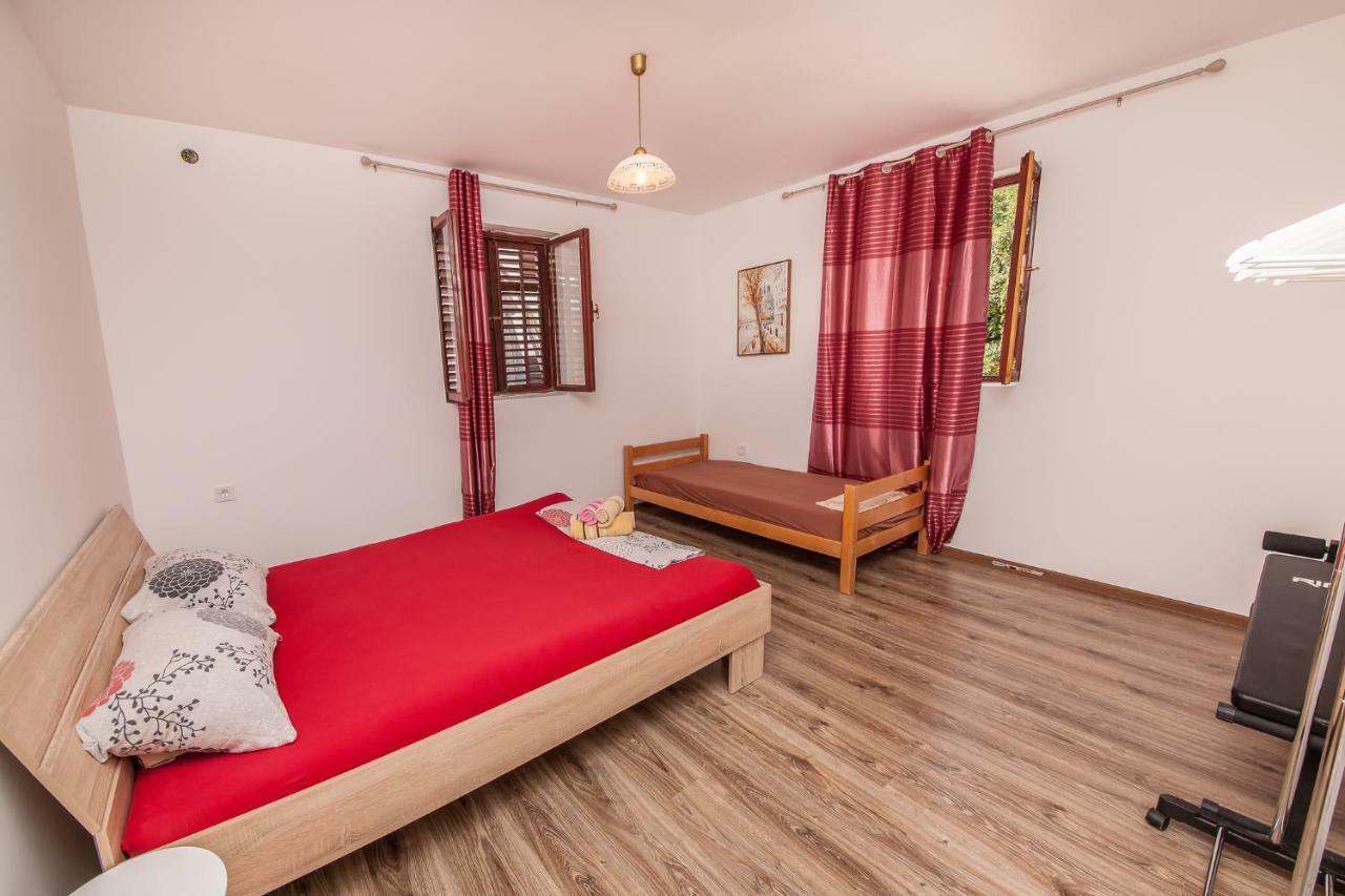 Alex Guesthouse Cattaro Esterno foto