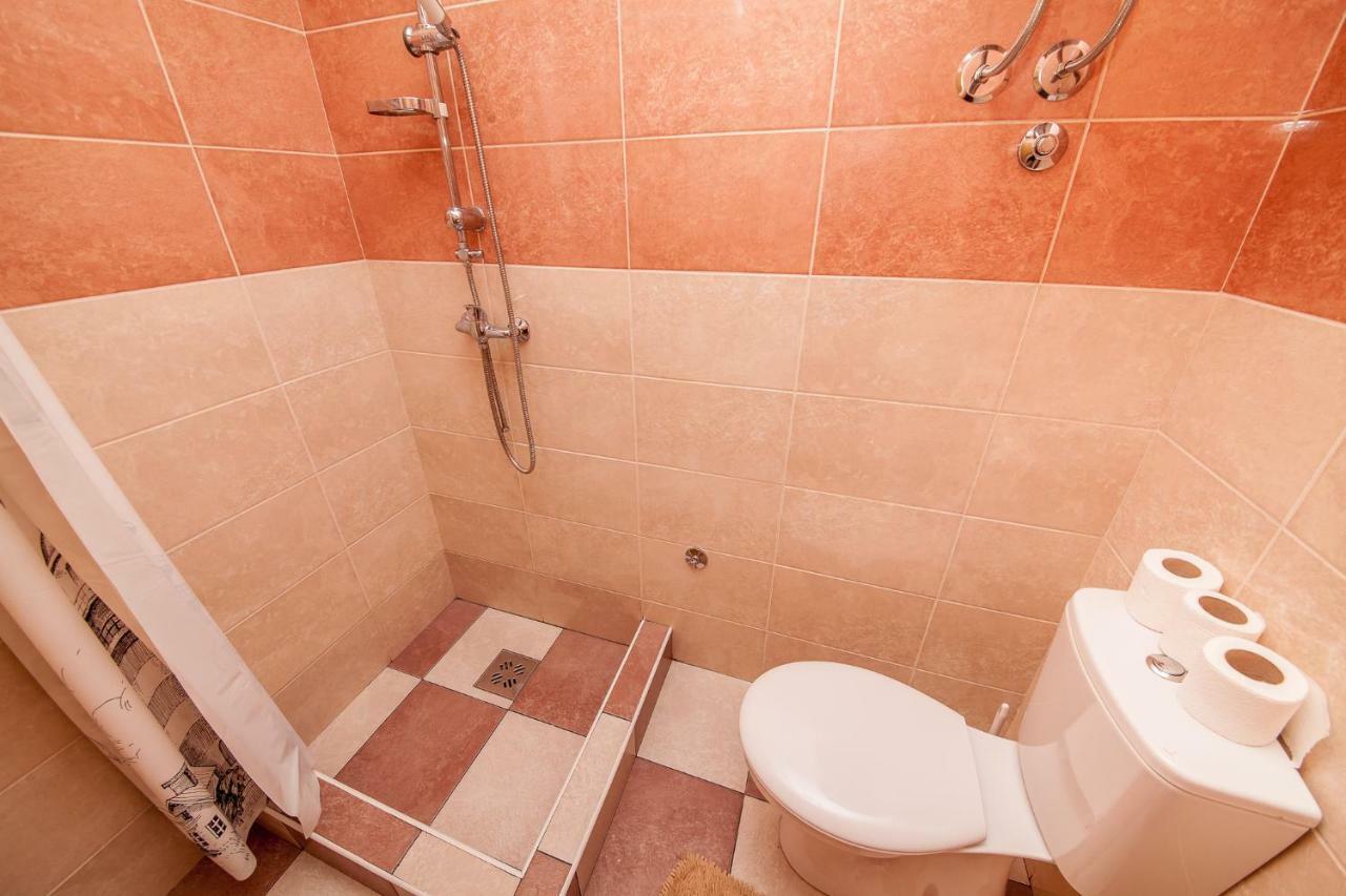Alex Guesthouse Cattaro Esterno foto